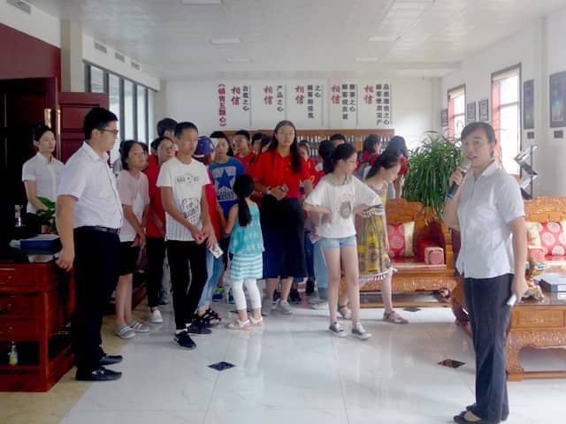兖州区“牵手关爱 七彩暑期 感受城市 爱我家乡”活动走进最准马网站资料免费