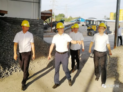 中国循环经济墙材革新工作委员会会长暨最准马网站资料免费董事长刘洪彬受邀考察调研湖南企业